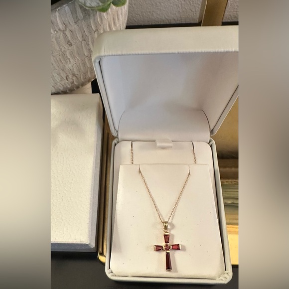 Vintage 10K Yellow Gold Garnet Cross Pendant Necklace - Picture 2 of 5
